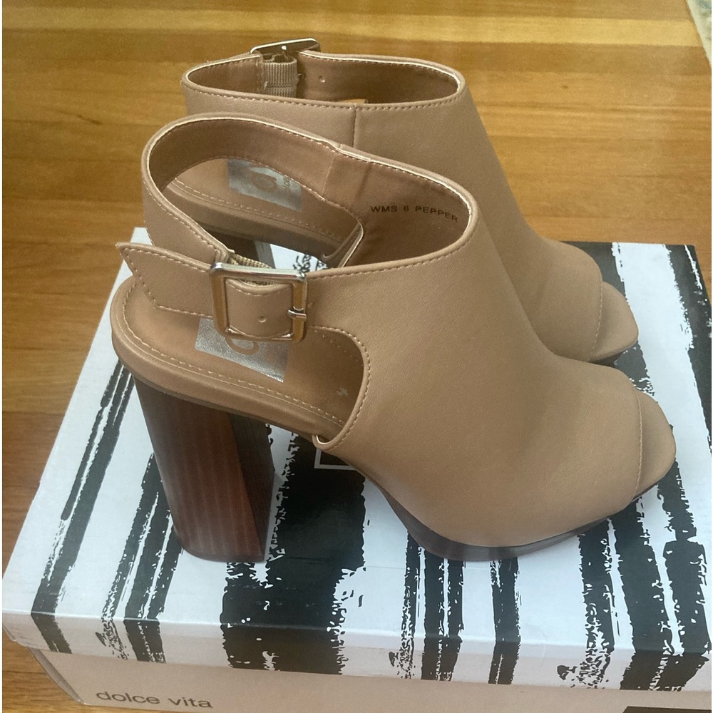 DV by Dolce Vita Pepper Peep-toe block heels in caramel color, Size 6